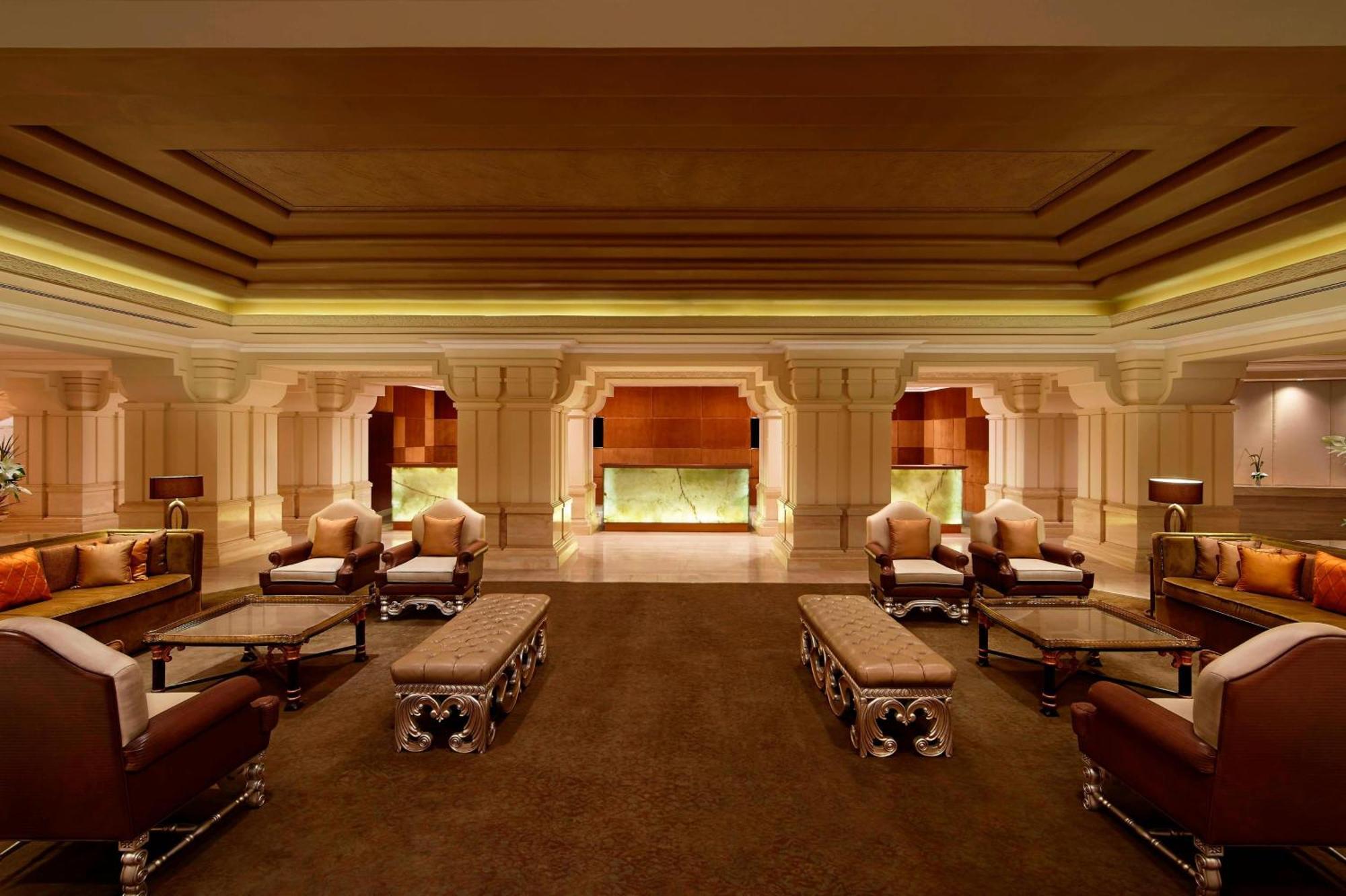 Itc Grand Chola, A Luxury Collection Hotel, Madrás Exterior foto The Royal Lounge at Mumbai Airport