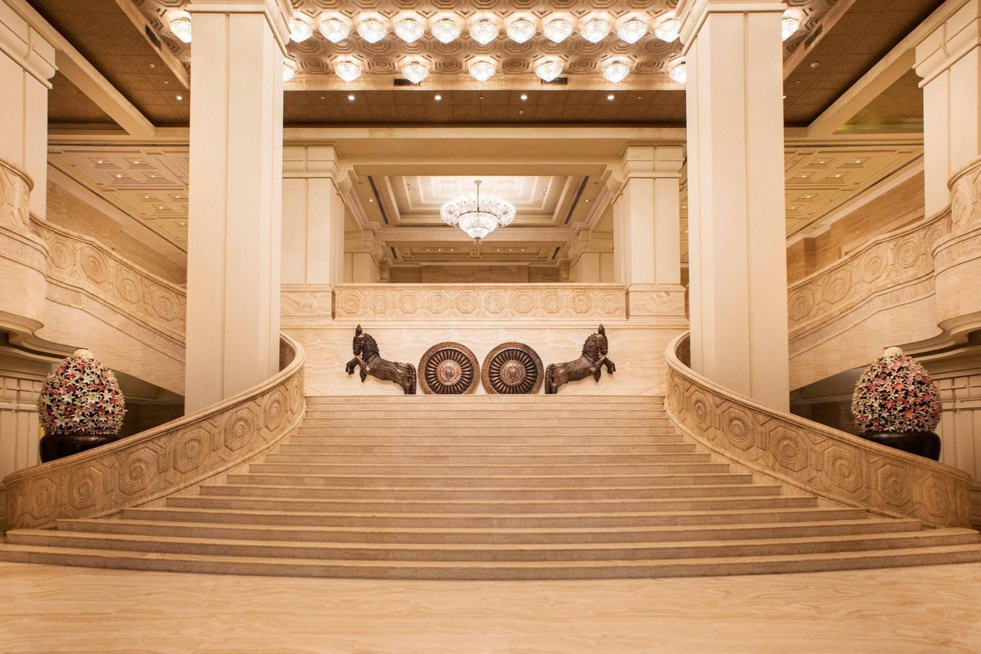 Itc Grand Chola, A Luxury Collection Hotel, Madrás Exterior foto The main staircase